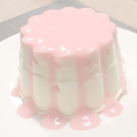 Kawaii Dessert, Charmmy Kitty, Soft Pink Theme, Cute Snacks, Pink Foods, Think Food, Pastel Pink Aesthetic, Kawaii Food, Cute Desserts