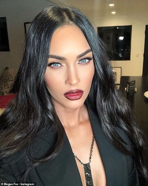 Megan Fox Makeup, Fox Makeup, Megan Fox Style, Megan Denise Fox, Dark Red Lips, Меган Фокс, Long Braids, Vanessa Hudgens, Braided Ponytail