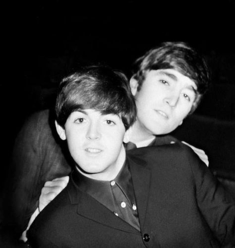 erebus on my back, my lucky charm John And Paul, John Lennon Paul Mccartney, Beatles George, Lennon And Mccartney, Bug Boy, Beatles Photos, Beatles John, Kellin Quinn, Theo James