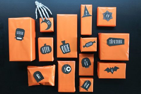 13 Days Of Halloween, Halloween Theme Birthday, Halloween Customer, Halloween Advent Calendar, Halloween Care Packages, Halloween Themed Gifts, Halloween Gift Baskets, 31 Gifts, Pumpkin Gift