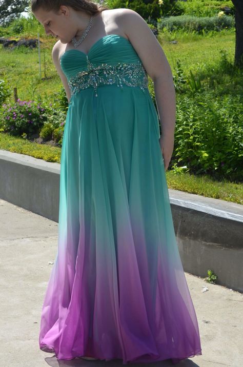 Green Dress Formal Classy, Purple Ombre Dress, Purple And Green Dress, Green Quince Dress, Green Dress Formal, Purple Ideas, Green Quince, Ombre Prom Dresses, Quince Dress