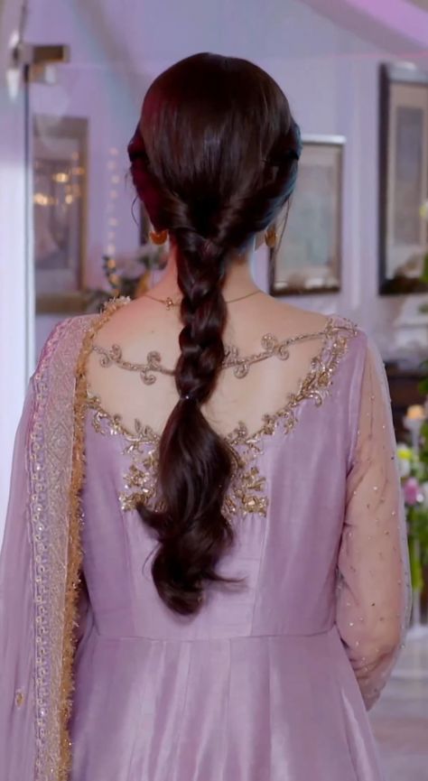 Nafisa Ali, Pakistani Bridal Hairstyles, Beer For Hair, Side Bun, Bridal Hair Updo, Long Hair Wedding Styles, Beautiful Pakistani Dresses, Bun Hairstyle, Simple Pakistani Dresses