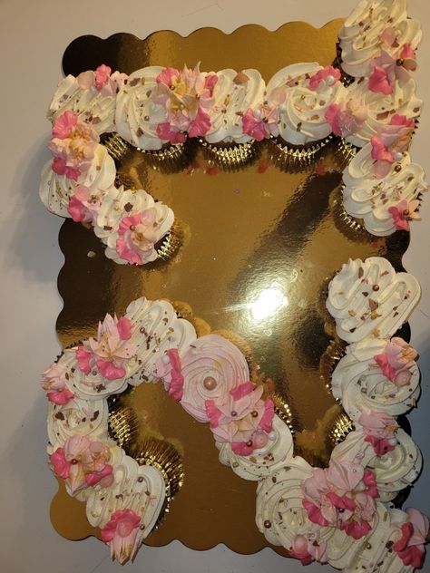 21st Birthday Cupcake Ideas For Her, 20 Cupcake Cake Number, Bday Cupcakes For Women, Floral 21st Birthday Theme, 21 Cupcake Cake Number, 21 Birthday Cupcakes Ideas, 21st Cupcake Ideas, 21 Birthday Cupcakes, 20th Birthday Cupcakes