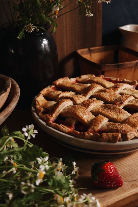 Pie Aesthetic Cottagecore, Rhubarb Strawberry Pie, Calico And Twine, Rustic Pie, Eating Seasonally, Rhubarb Strawberry, Seasonal Eating, Gluten Free Crust, Strawberry Rhubarb Pie