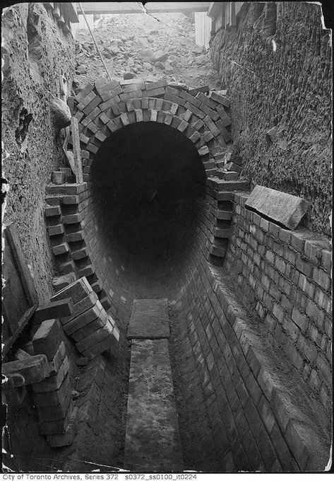 1910? - Davenport Road sewer, brick work London 1800, Canada History, Old Toronto, Natural Swimming Ponds, Toronto Photos, Brick Arch, Neon Noir, Sewer System, Underground Tunnels