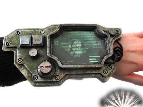 Apocalyptic Steampunk, Wrist Computer, Apocalypse Fashion, Futuristic Watches, Fallout Cosplay, Fallout Fan Art, Augmented Reality Technology, Awesome Gadgets, Wearable Electronics