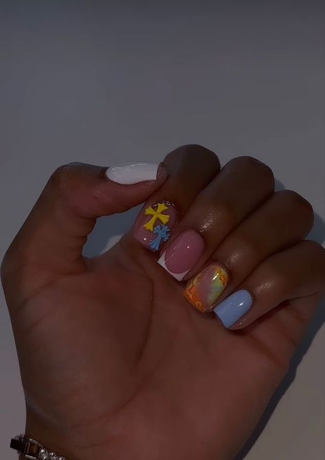 Random Design Nails, Shortie French Tip Nails, Painted Natural Nails, Short Exotic Nails, Summer Nails Black Women, Lsd Nails, Matching Nails, Nails Unique, Bday Nails