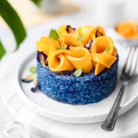 Dried Butterfly, Butterfly Pea Flowers, Sweet Sticky Rice, Small Twist, Mango Sticky Rice, Food Inc, Thai Dessert, Butterfly Pea Flower, Butterfly Pea