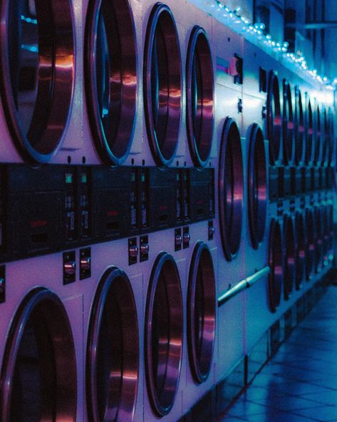 Jo Core Aesthetic, Neon Laundromat, Laundromat Aesthetic, Room Ideas Summer, Room Ideas Retro, Light Purple Aesthetic, Summer Room Ideas, Summer Room, 80s Vibes