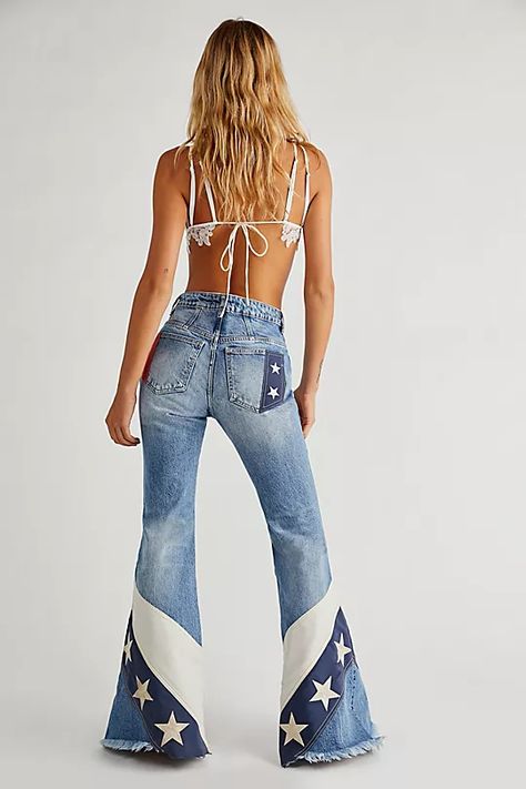 Western Boutique Clothing, Jeans Bell Bottoms, Free People Flare Jeans, Flare Jeans Outfit, Casual Country Outfits, Womens Flare Jeans, Bleached Jeans, Jeans Free People, Cute Country Outfits