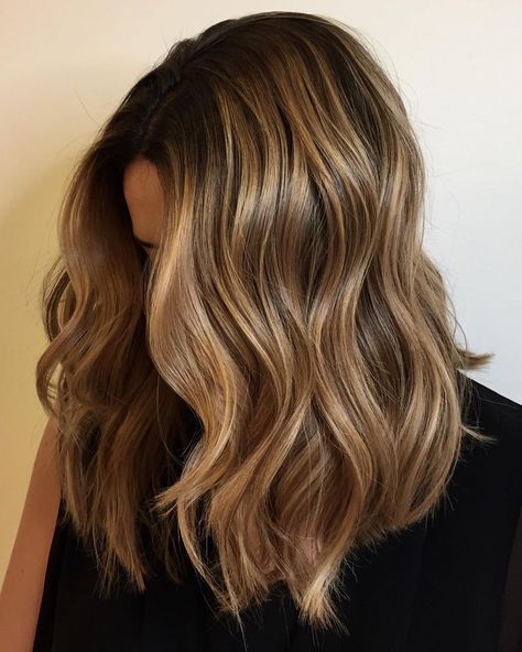 Golden Toffee Hair Is Fall's Most Delicious Hair-Color Trend Toffee Highlights, Winter Blonde Hair, Winter Hair Color Trends, Hair Winter, Rambut Brunette, Golden Brown Hair, Brown Hair Shades, Blond Balayage, Bronde Hair