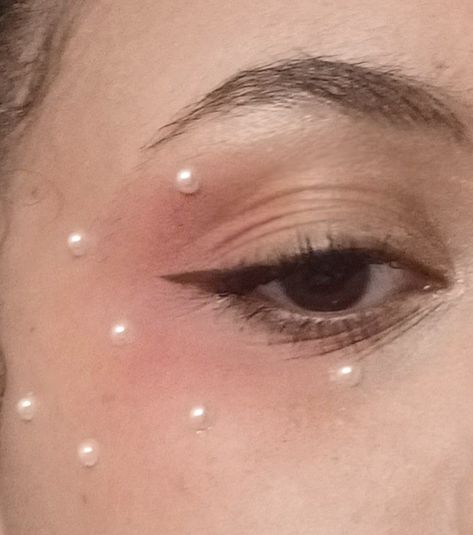 Cute Pearl Makeup, Pearl Tears Makeup, Pearl Gem Eye Makeup, Euphoria Makeup Pearls, Eyeshadow Pearls, Showgirl Makeup, Pearl Makeup, Pink Pearls, Dope Makeup