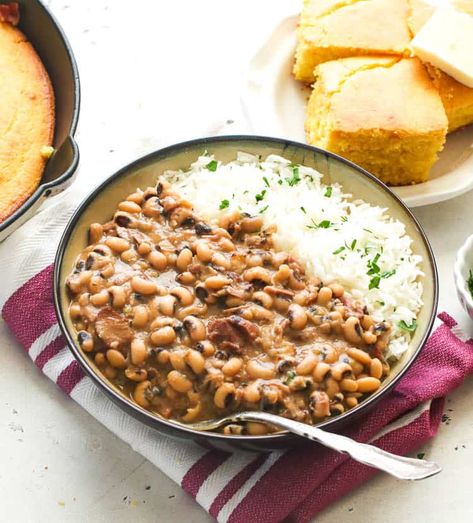 Jamaican Rice And Beans, Rice And Peas Jamaican, Green Onions Recipes, Southern Style Cornbread, Stew Peas, Black Eyed Peas Recipe, Hoppin John, Southern Breakfast, Peas Recipe