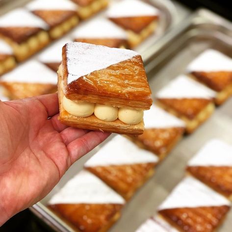 Millefeuille Dessert, Bread Tips, Cream Puff, French Restaurants, Pastry Shop, French Pastries, Cream Puffs, How Can, Camembert Cheese