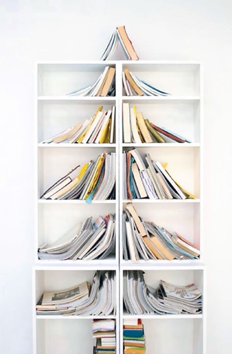 Bookshelf Tree va Ruben de Keyser Unusual Christmas Trees, Book Christmas Tree, Modern Holiday Decor, Book Tree, Alternative Christmas, Alternative Christmas Tree, Creative Christmas Trees, Christmas Hacks, Unique Christmas Decorations