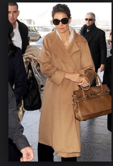 Max Mara makes the best coat! Camel Coat Outfit, Max Mara Coat, Chic Fashionista, Wool Wrap Coat, Longline Coat, Camel Coat, Katie Holmes, Coat Outfits, Hottest Celebrities