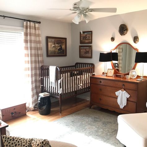 Nursery Traditional, Grand Millennial Style Nursery, Traditional Baby Nursery, Academic Nursery, Traditional Nursery Ideas, Antique Style Nursery, Old World Nursery, Old Fashioned Nursery, Colonial Nursery