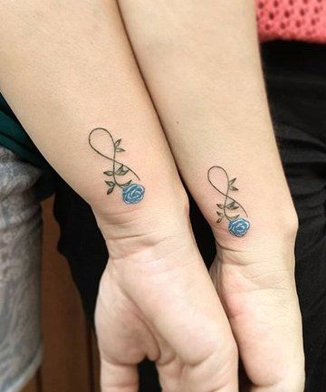 Bff Tattoos Matching Unique, Friend Tats, Mother Daughter Infinity Tattoos, Mum And Daughter Tattoo, Unique Sister Tattoos, Infinity Roses, Small Sister Tattoos, Sister Tattoo Designs, Matching Friend Tattoos