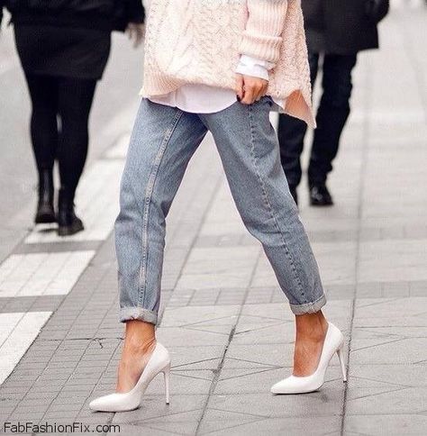 Pointy heels. White Pointed Heels, Pointed Heels Outfit, Pastel Pink Sweater, Summer Outfits Minimalist, Jumpsuit Fall, Oversized Jeans, Heels Outfits, Pointed Heels, Women's Casual Style