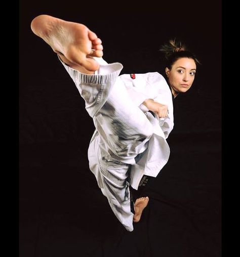 Katia Parroche (France) : Taekwondo Martial Arts Photography, Women Karate, Best Poses, Female Martial Artists, Martial Arts Girl, Karate Girl, Martial Arts Women, Chinese Martial Arts, Anatomy Poses