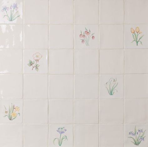 Flower Shower Tile, Flower Backsplash Kitchen, Pale Yellow Bathroom, Pale Yellow Bathrooms, Flower Tiles, Wet Room Flooring, Expressive Painting, Flowers For Home, Painted Tiles