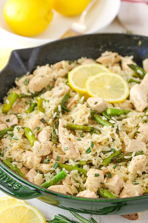 Lemon Rosemary Chicken and Rice - a light meal full of lemon and rosemary flavor, chicken and asparagus! Rosemary Rice, Lemon Chicken Rice, Chicken And Rice Dishes, Lemon Rosemary Chicken, The Slow Roasted Italian, Rice Dinner, Chicken Asparagus, Lemon Rosemary, Rosemary Chicken