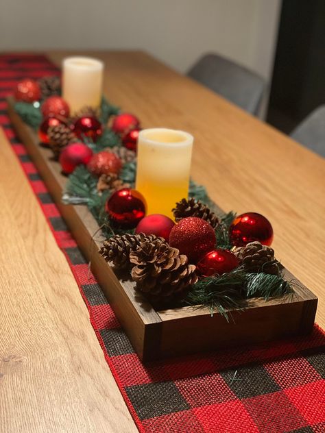 Long Narrow Centerpiece Ideas, Simple Christmas Centerpieces Diy, Winter Centerpieces For Table, Wood Tray Centerpiece, Christmas Dining Table Centerpiece, Dining Table Tray, Centerpiece Dining Table, Noel Decor, Christmas Centrepiece