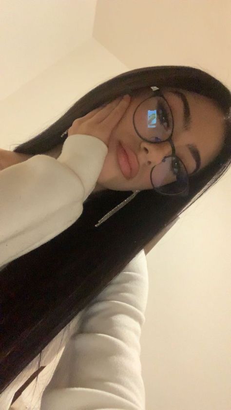 Stella Aesthetic, Baby Gang, Latina Makeup, Cute Makeup Looks, Foto Poses, Selfie Ideas Instagram, Foto Ideas Instagram, Girls With Glasses, Instagram Photo Inspiration