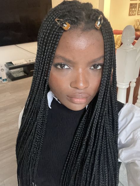 Medium box braids with hair clips Box Braids With Hair Clips, Clips In Box Braids, Box Braids With Straight Bangs, Braids With Hair Clips, Box Braids Hair Clip, Hairclip Hairstyles Box Braids, Box Braids Claw Clip, Medium Box Braids, Box Braids