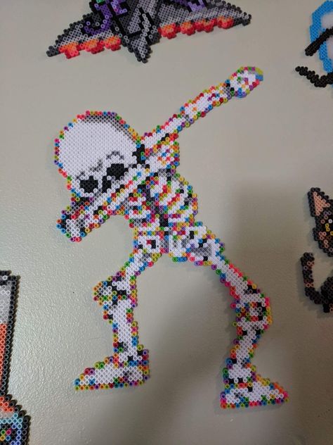 Dabbing skeleton perler pattern Cute Perler Designs, Skull Perler, Perler Bead Designs, Perler Beads Ideas, Kandi Necklace, Easy Perler Bead Patterns, Perler Creations, Pearl Beads Pattern, Fuse Bead Patterns