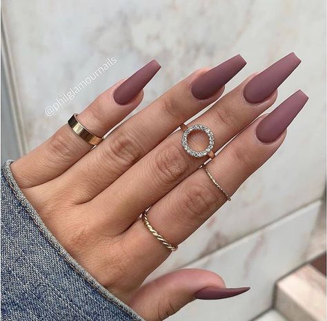 40 Fall Nail Colors, Ideas & Designs | Secretly Sensational Brown Nails With White Tips, Fall Acrylic Nails Matte, Nails Natural Acrylic, Nail Colors Ideas, Natural Acrylic, Best Nail Ideas, Doing Makeup, Coffin Nails Matte, Cute Nail Art Designs