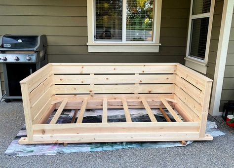 porch swing bed Diy Hanging Day Bed Porch Swings, Diy Porch Seating, Diy Patio Bed, Porch Swings Diy, Diy Porch Bed, Diy Day Bed, Hanging Bed Diy, Diy Crib Mattress, Diy Porch Swing Bed