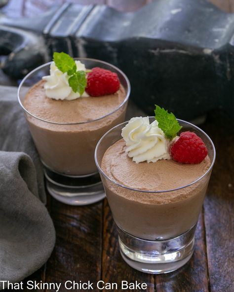 Easy Whipped Chocolate Mousse - With only 4 ingredients and 5 minutes of mixing time, this will be the simplest, quickest dessert you'll ever make!! Quickest Dessert, Mousse Recipes Easy, 2 Ingredient Desserts, Choc Mousse, Nutella Mousse, Easy Chocolate Mousse, Mousse Cake Recipe, Avocado Chocolate Mousse, Chocolate Recipes Homemade