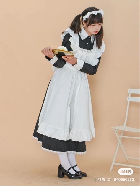 Cute Maid Pose Reference, Maid Dress Reference, Maid Outfit Reference, Waitress Pose Reference, Maid Poses Reference, Maid Character Design, Maid Photoshoot, Maid Pose, Maid Outfit Cosplay