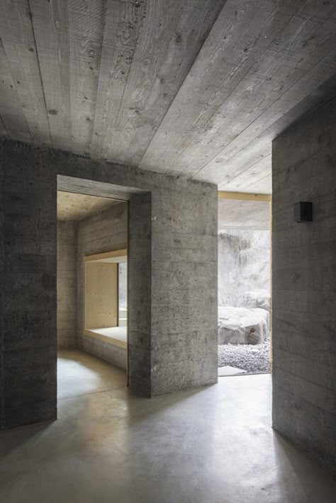 Architect Office Interior Design Modern, Brutalism Interior, Concrete Interiors, Concrete Buildings, Concrete Houses, Concrete Architecture, Brutalist Design, Concrete Walls, Concrete Home