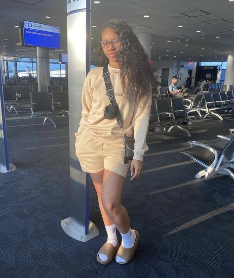 Airport Outfit Black Women, Airport Outfit Black, Supreme Girls, Acne Clearing, Air Port Outfit, Outfit Black Women, Cute Sporty Outfits, Airport Outfits, Airport Fits