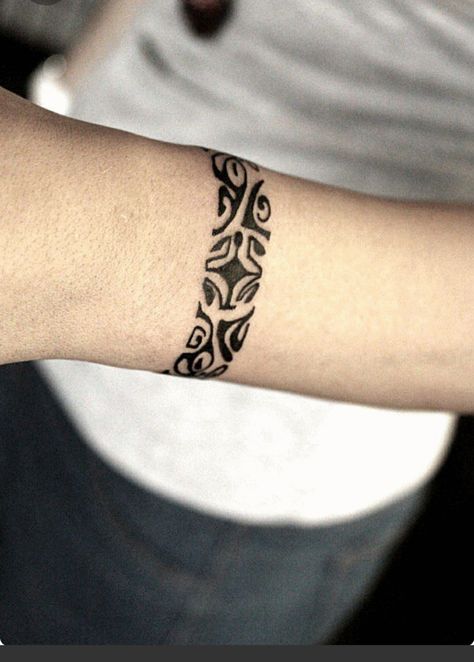 Tato Maori, Wrist Band Tattoo, Tattoo Band, Forearm Band Tattoos, Band Tattoo Designs, Polynesian Tattoo Designs, Armband Tattoo Design, Anklet Tattoos, Marquesan Tattoos