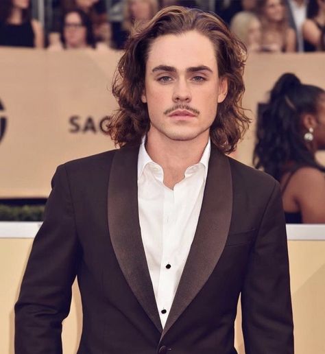 Dacre Montgomery Long Hair, Dacre Montgomery Aesthetic, Stranger Things Billy Hargrove, Akali League Of Legends, Billy Hargrove, New Year Hairstyle, Gents Hair Style, Dacre Montgomery, Men's Long Hairstyles