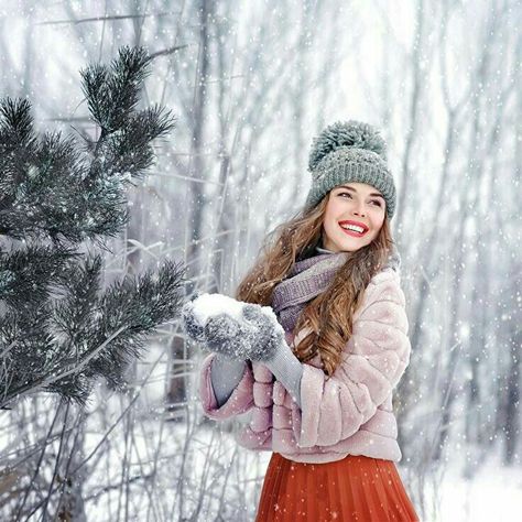 Winter Portraits Photography, Winter Senior Pictures, Winter Outfits Snow, Snow Photoshoot, Winter Portraits, Winter Travel Outfit, Snow Pictures, Snow Photography, Winter Photoshoot