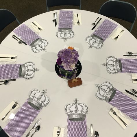 Daughters is the King Brunch Daughter Of The King Banquet Ideas, Daughters Of The King Tea Party, Daughter Of The King Party Ideas, Brownie Activities, Brownies Activities, Royal Celebration, Ladies Event, Kings Table, Faith Crafts