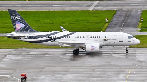 9H-FIVE | Airbus ACJ TwoTwenty | FIVE Holdings (opb Comlux Malta) | 29.4.23 zrh British Aircraft, Civil Aviation, Aircraft Pictures, Air Travel, Armored Vehicles, Malta, Helicopter, Airlines, Aircraft