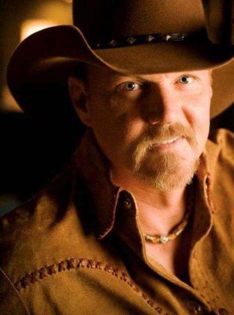 Trace Atkins, Trace Adkins Songs, Elton John Costume, Male Country Singers, I Love Country Music, Handsome Cowboys, Real Country Music, Trace Adkins, Best Country Music