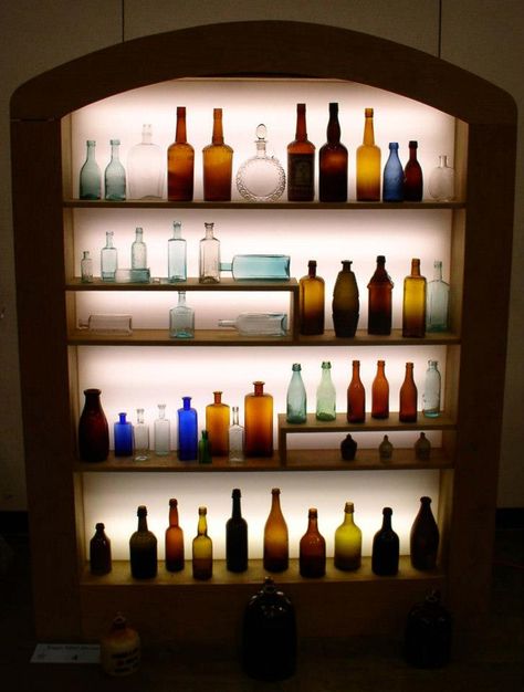 Bottle Display Glass Straw Cup, Snooker Room, Architecture Restaurant, Old Glass Bottles, Bottle Collection, Asian Furniture, Antique Glass Bottles, Pharmacy Design, Gin Bar