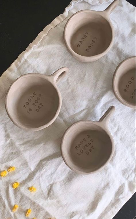 Pottery Painting Coffee Mugs, Ceramic Pottery Mugs Design, Ceramics With Words, Mug Ceramic Painting, Poterry Clay, Diy Pottery Mug, Coffee Mug Designs Creative, Pottery Inspo Aesthetic, Ceramic Mugs Designs Creative