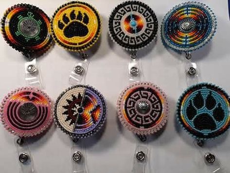 Beaded Pop Sockets Native, Beaded Popsocket, Powwow Earrings, Beautiful Beaded Earring, Native Beading, Seed Bead Jewelry Patterns, Native Beading Patterns, Beaded Things, Pop Sockets