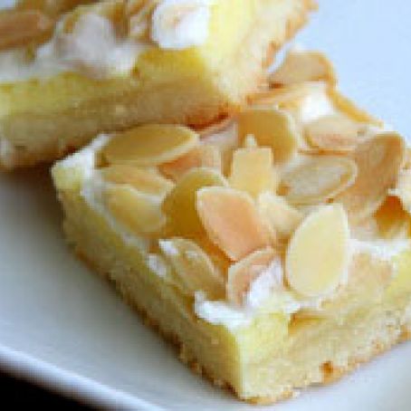 Almond Cream Cheese, Creme Filling, Cheese Bars, Almond Bars, Sweet Bar, Almond Cream, Cake Bars, Bars Recipe, Yummy Sweets