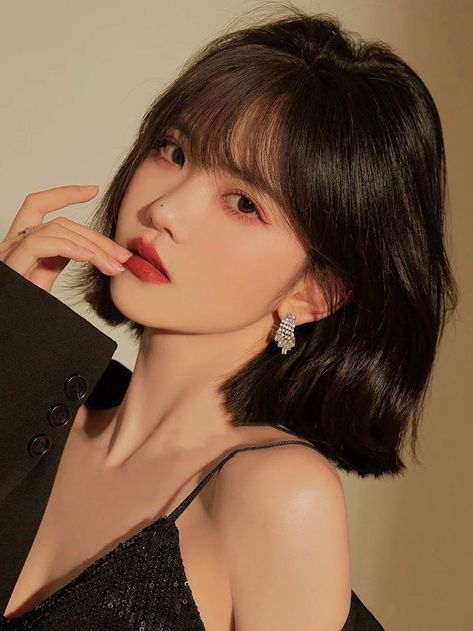 Ulzzang Short Hair, Easy Short Haircuts, Cool Short Hairstyles, Asian Short Hair, Face Palette, Shot Hair Styles, Blush Highlighter, Creative Makeup Looks, Short Hair Color