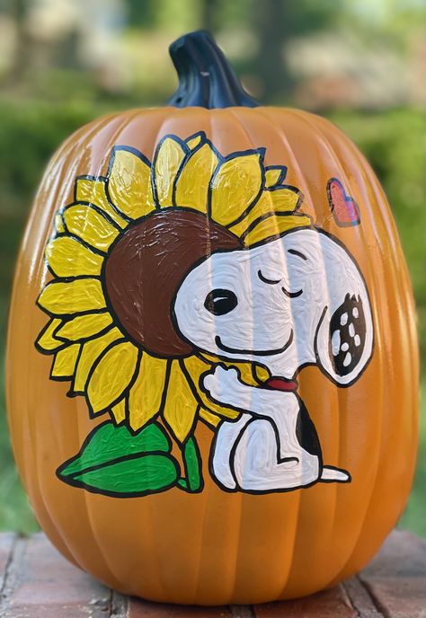 Painting Pumpkins Creative, Family Of 3 Pumpkin Painting, Flowers Painted On Pumpkins, White Pumpkin Designs Painted, Pumpkin Painting Ideas Kid Friendly, Painting Fall Pumpkins Ideas, Pumpkin Painting Cartoon, Shrek Painted Pumpkin, Painted Pumpkins Ideas Cute