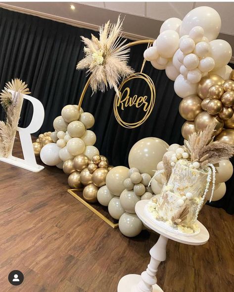 Balloons With Pampas, Baloon Garland, Balloon Hoop, Champagne Balloons, Bride To Be Balloons, Rustic Wedding Backdrops, Birthday Room Decorations, Beautiful Name, Photo Backdrop Wedding