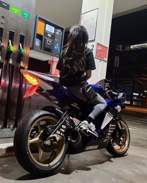 Xe Ducati, Motocross Love, Image Moto, Bike Aesthetic, Motorcycle Aesthetic, Biker Aesthetic, Pretty Bike, Biker Love, Yamaha R6